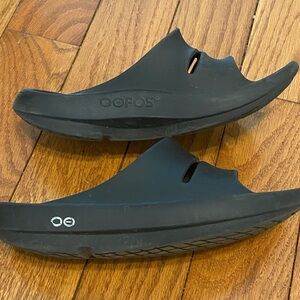 Women's Unisex Oofos OOahh Recovery Slides Sandals Black Size‎ 7 Mens Size 5